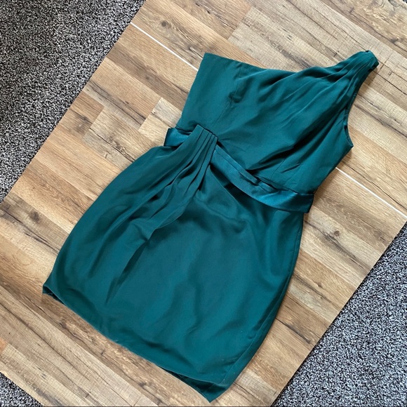 Pretty Emerald Green Mini Dress - Picture 2 of 4